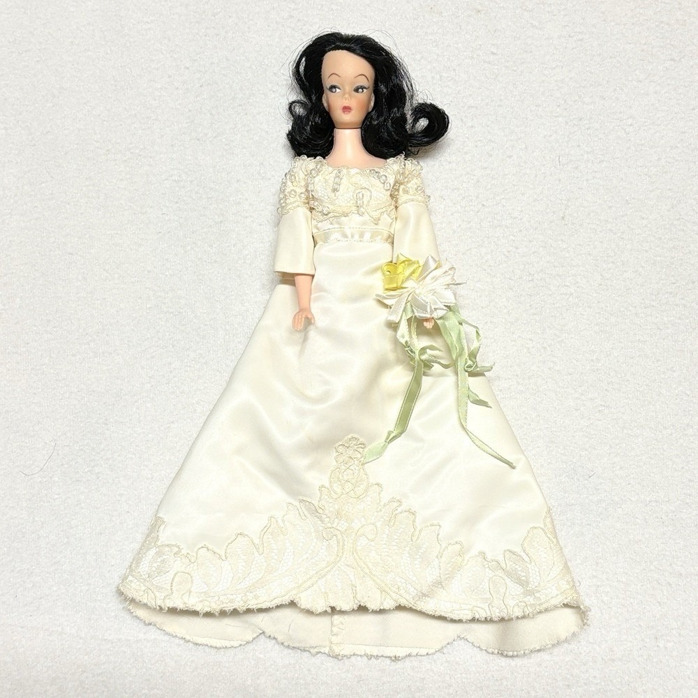 Vintage 1960s Uneeda Wendy Doll Barbie Clone U Neck Black Hair Bride Dress Rare